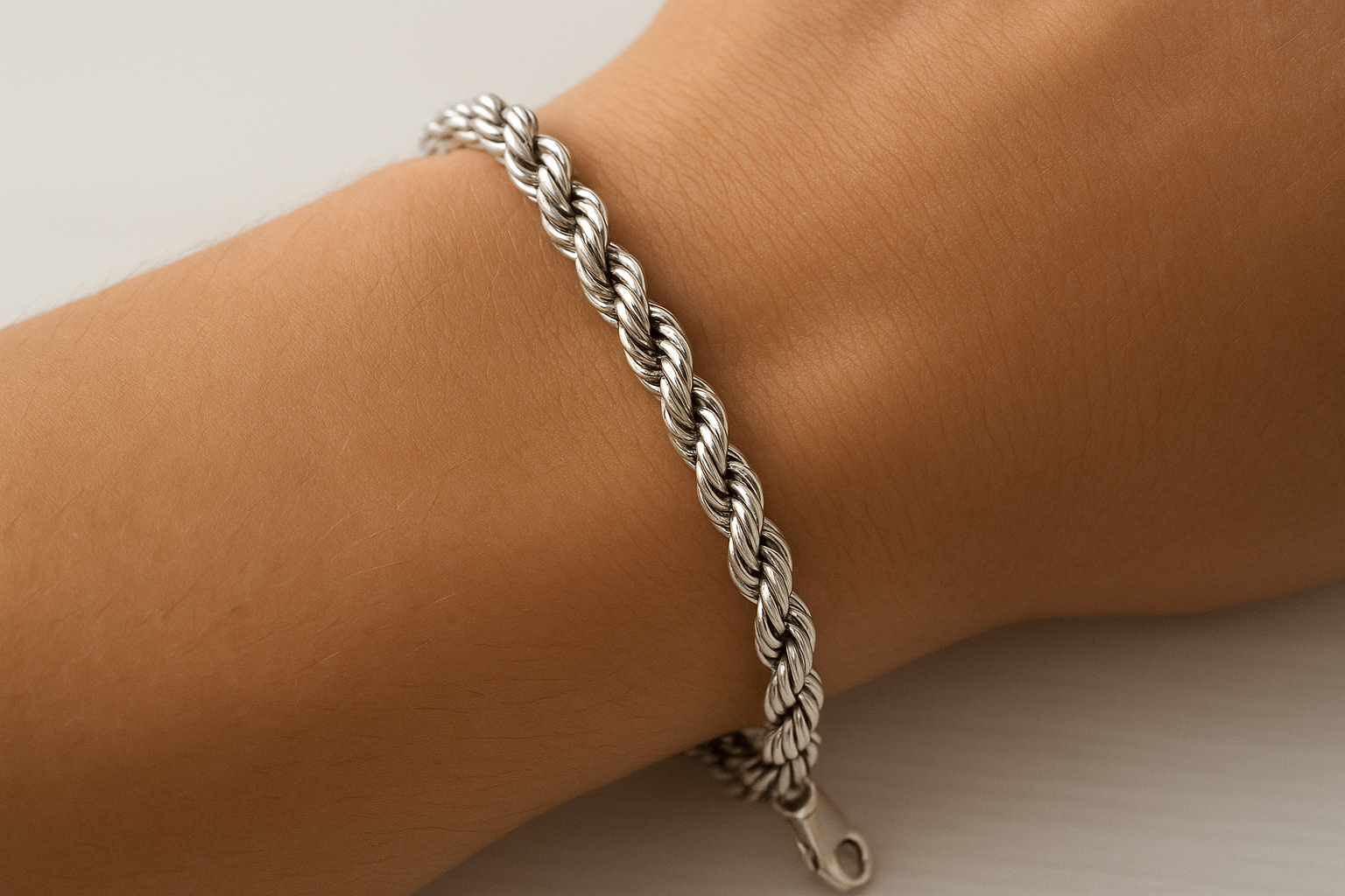 3. Rope chain bracelet