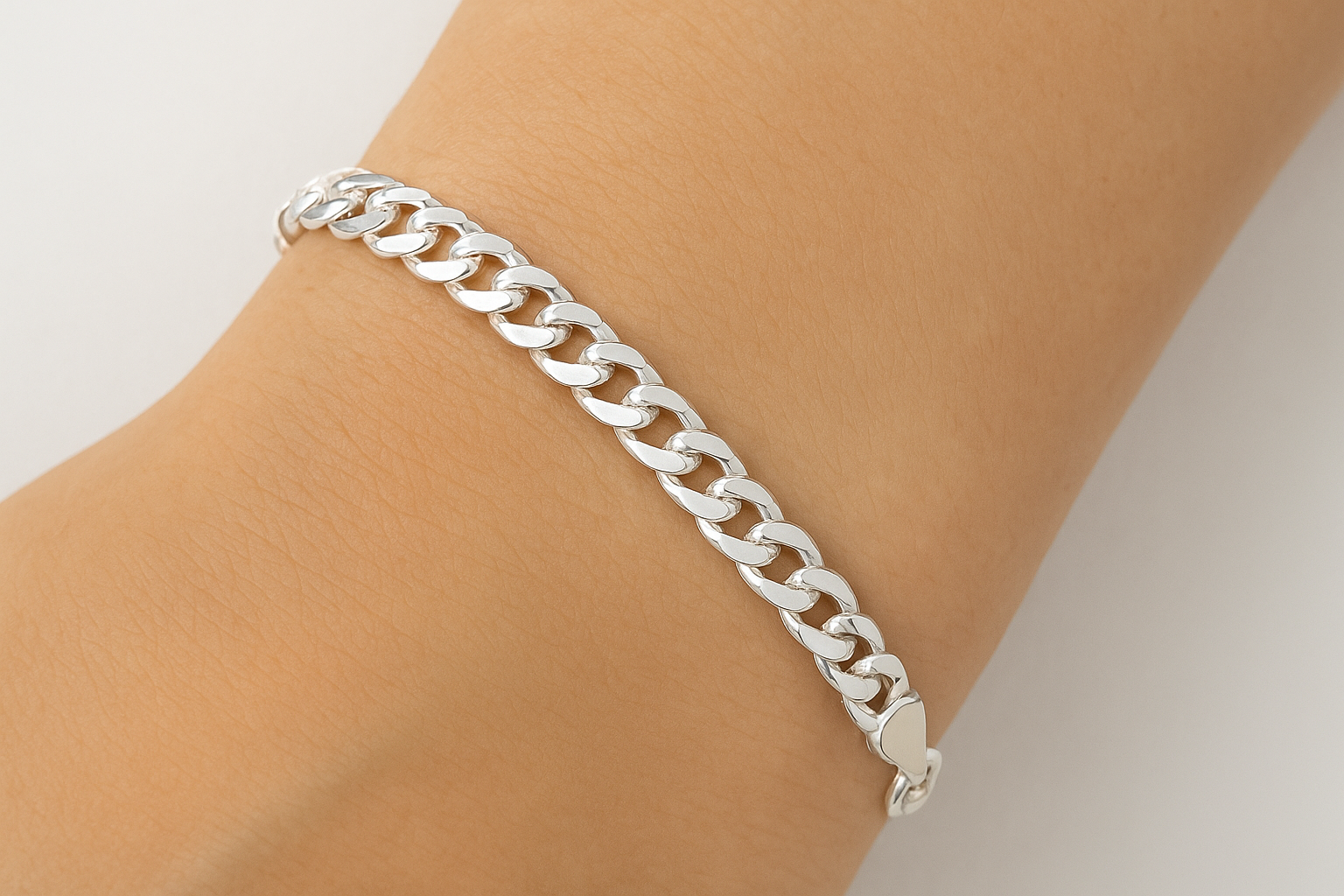 1. British Chains diamond-cut curb chain bracelet in 925
