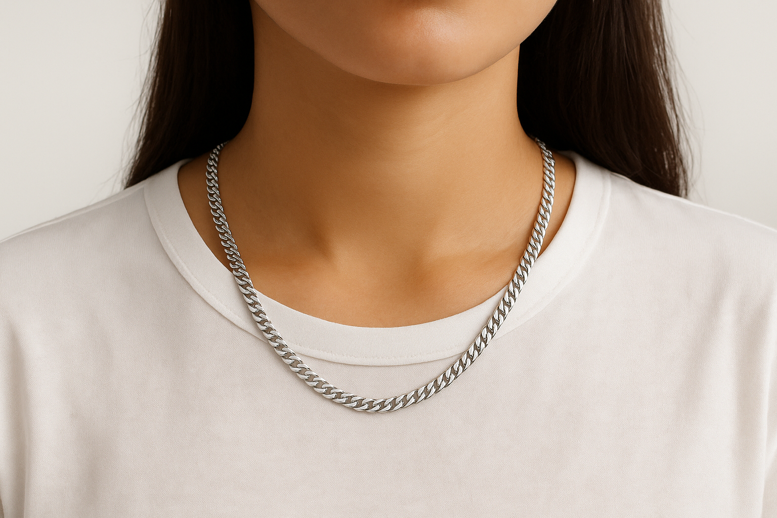How a curb chain looks and drapes