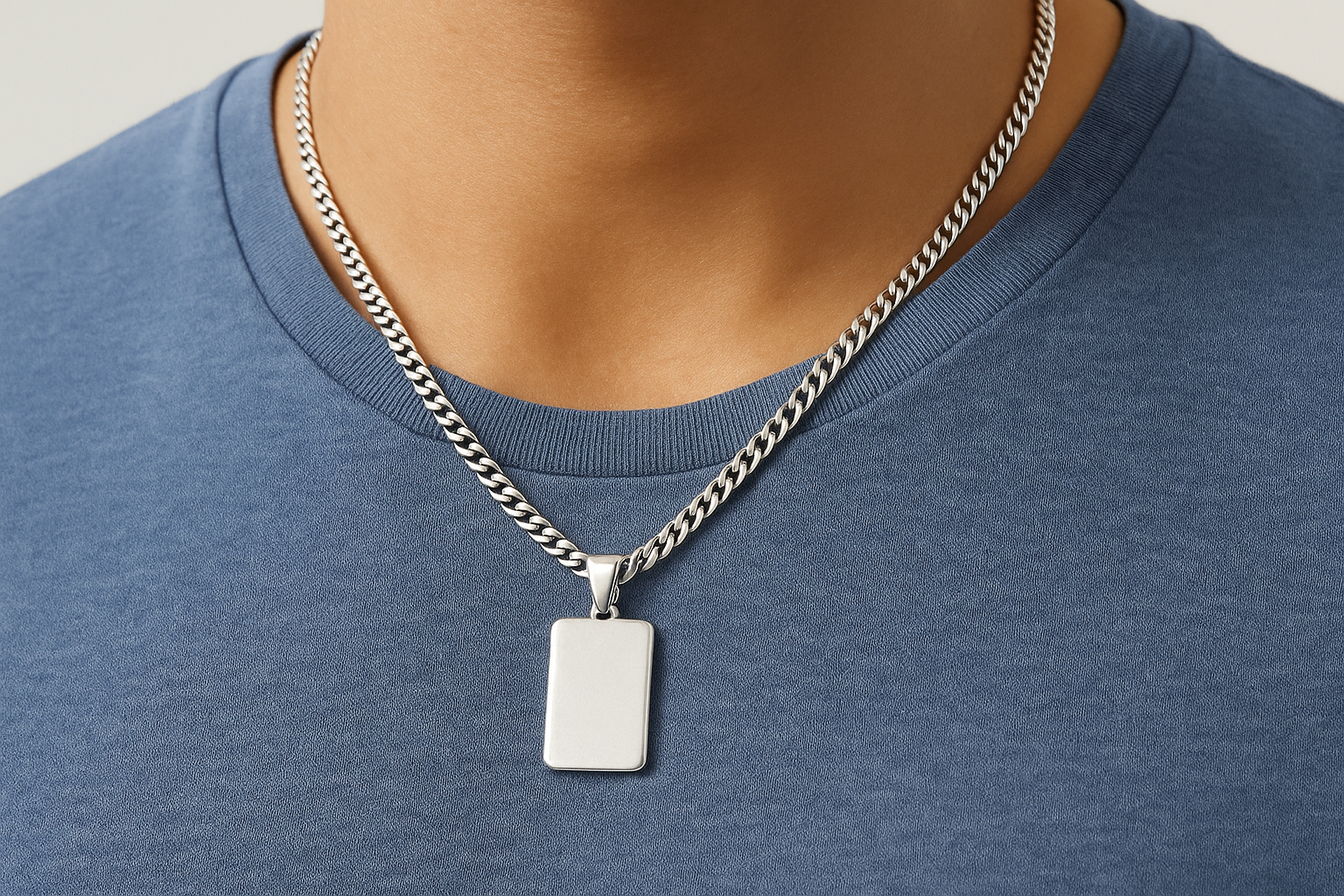 1. Curb chain with a pendant